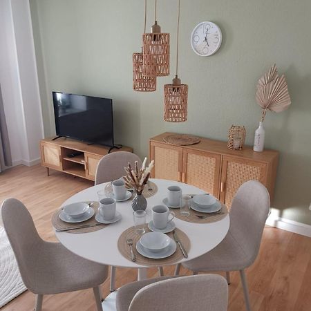 City-Apartment Mit Parkplatz & Fahrradraum! Nur 300M Zum Stadthafen Schwerin  Exteriör bild