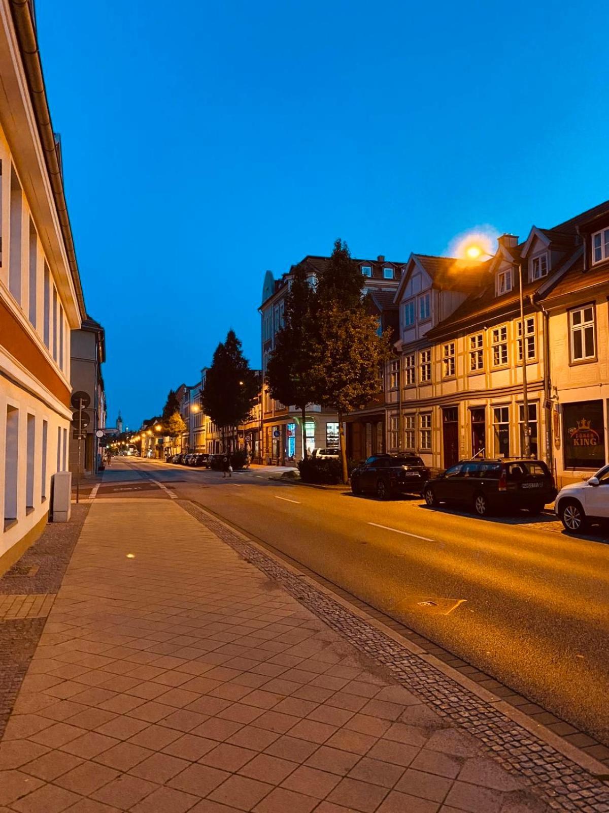 City-Apartment Mit Parkplatz & Fahrradraum! Nur 300M Zum Stadthafen Schwerin  Exteriör bild